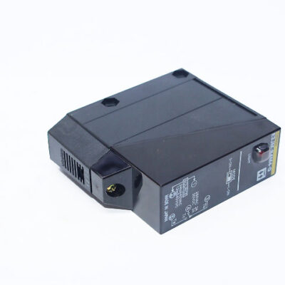 OMRON E3JM-R4M4-G Photoelectric Sensor