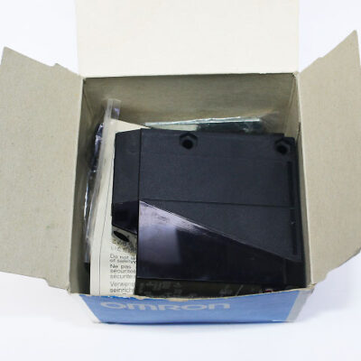 OMRON E3JM-R4M4-G Photoelectric Sensor