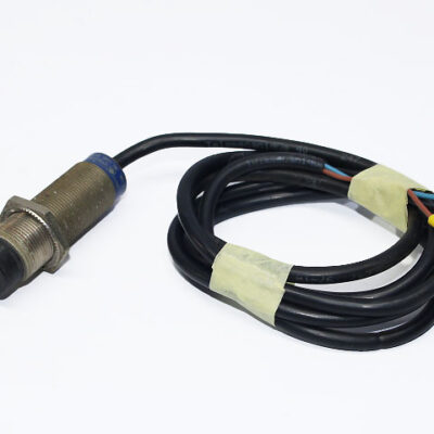 TELEMECANIQUE XS2M18PA370 Inductive sensor