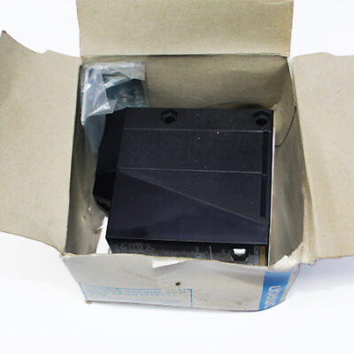 OMRON E3JM-DS70M4-G Photoelectric Sensor