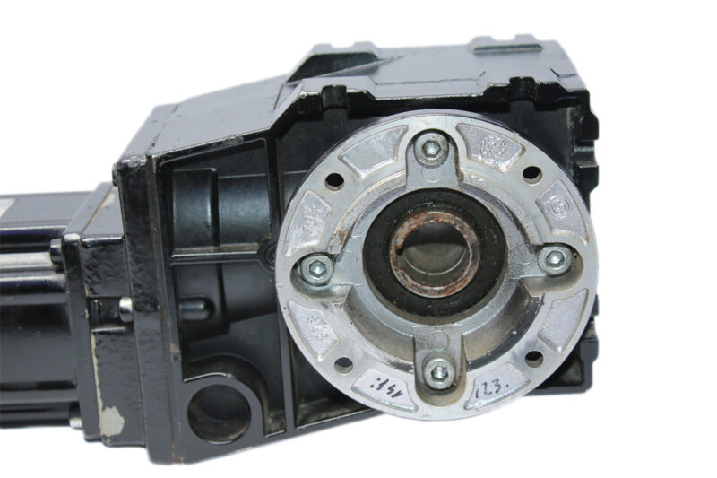LENZE MCS09F38-RS0P1-Z0D0-ST5S00N-R0SU SERVO MOTOR WITH GEARBOX GKR04-2S HAK09FC38 - Image 8