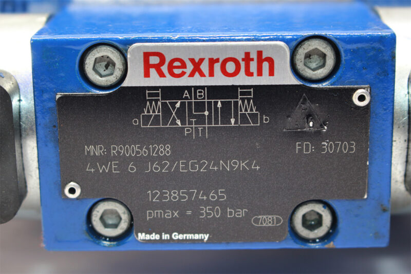 REXROTH R900561288 DIRECTIONAL CONTROL VALVE R900930809