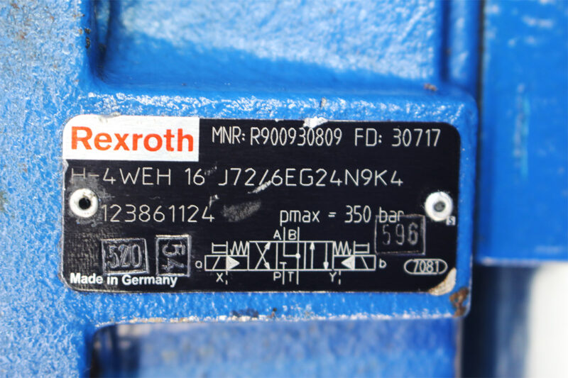 REXROTH R900561288 DIRECTIONAL CONTROL VALVE R900930809