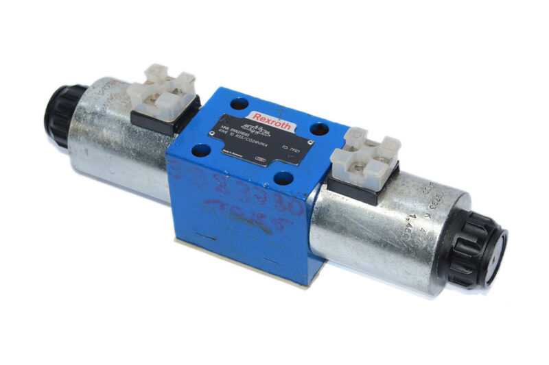 REXROTH R900598583 DIRECTIONAL CONTROL VALVE 4WE 10 R33/CG24N9K4