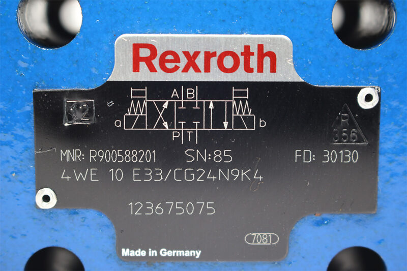 REXROTH R900588201 DIRECTIONAL CONTROL VALVE 4WE 10 E33/CG24N9K4