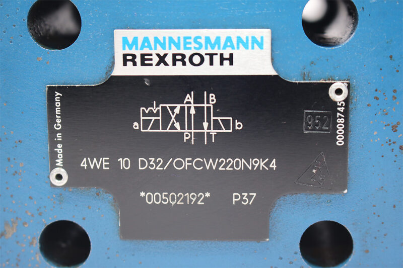 REXROTH R900502192 DIRECTIONAL CONTROL VALVE 4WE10D32/OFCW220N9K4