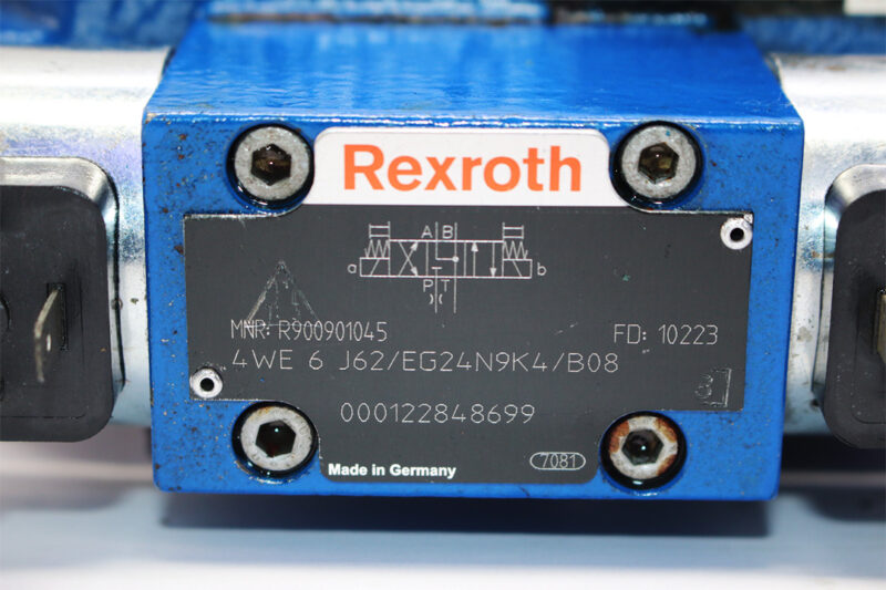 REXROTH R900901045 DIRECTIONAL CONTROL VALVE R901040590