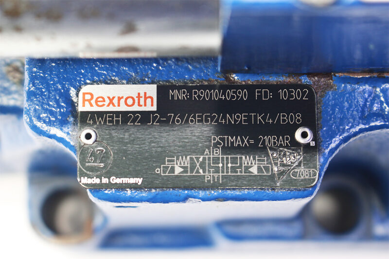 REXROTH R900901045 DIRECTIONAL CONTROL VALVE R901040590