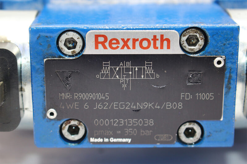 REXROTH R900901045 DIRECTIONAL CONTROL VALVE R900703886