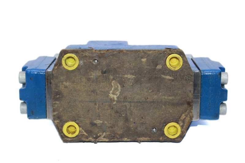 REXROTH R900901045 DIRECTIONAL CONTROL VALVE R900703886