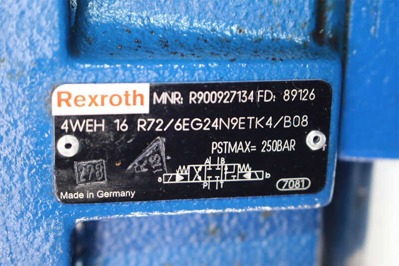 REXROTH R900901045 DIRECTIONAL CONTROL VALVE R900927134