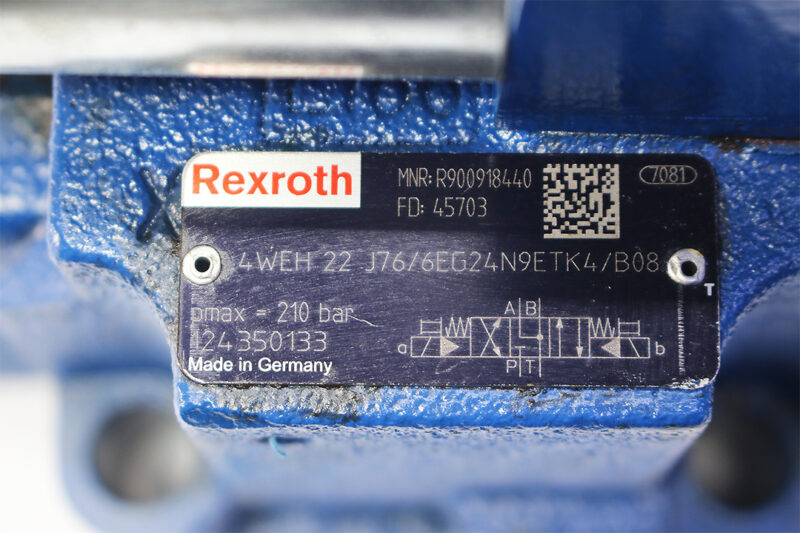 REXROTH R900901045 DIRECTIONAL CONTROL VALVE R900918440