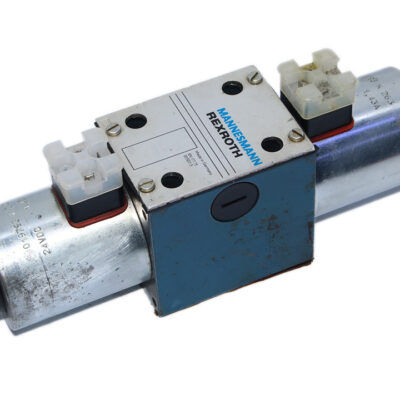 REXROTH R900537609 DIRECTIONAL CONTROL VALVE 4WE10J2-32/CG24N9K4