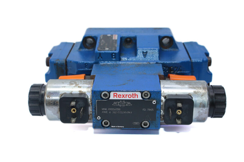 REXROTH R900561288 DIRECTIONAL CONTROL VALVE R900923972