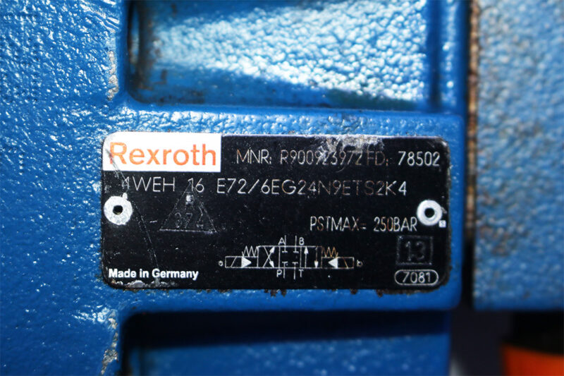 REXROTH R900561288 DIRECTIONAL CONTROL VALVE R900923972