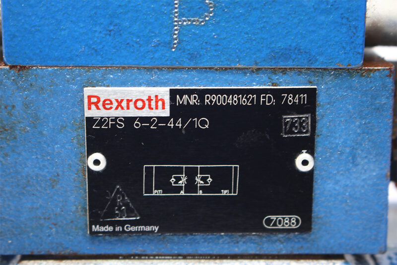 REXROTH R900561288 DIRECTIONAL CONTROL VALVE R900923972