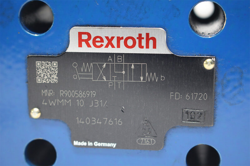 REXROTH R900586919 MANUAL DIRECTIONAL VALVE 4WMM10J31/