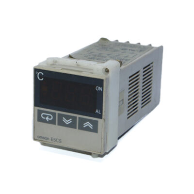 OMRON E5CS-R1KJX-520 TEMPERATURE CONTROLLER