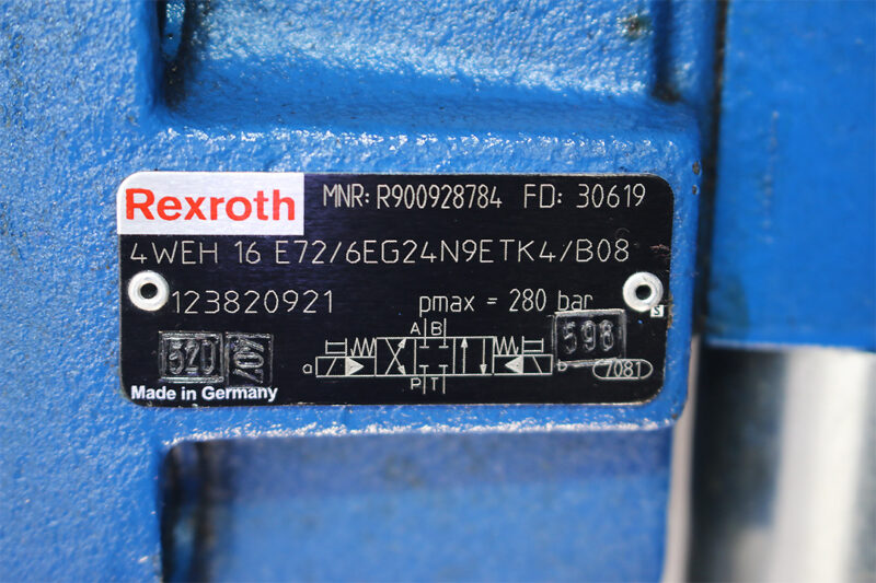 REXROTH R900928784 DIRECTIONAL CONTROL VALVE R900901045