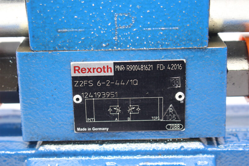 REXROTH R900548271 DIRECTIONAL CONTROL VALVE R900929900