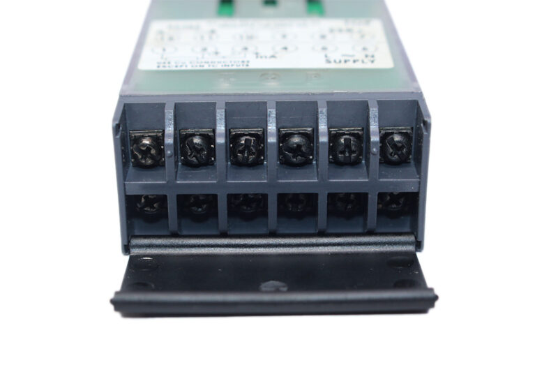 WEST N2300 TEMPERATURE CONTROLLER Y121120S140