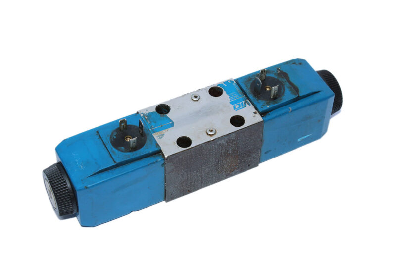 VICKERS DG4V 3 2N VM U H7 60 DIRECTIONAL CONTROL VALVE