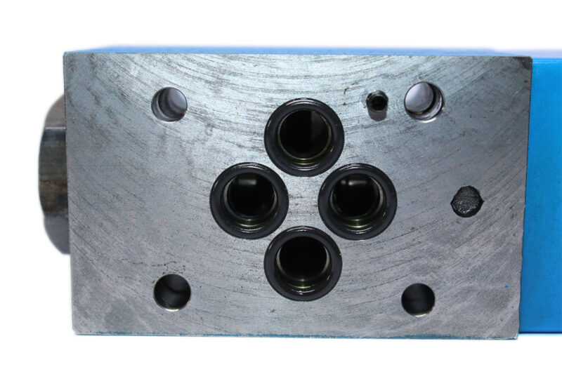 VICKERS DG4V 3 2AL M U H7 60 SOLENOID OPERATED DIRECTIONAL VALVE - Image 8