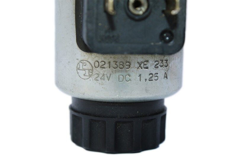 REXROTH R900572842 DIRECTIONAL CONTROL VALVE 4WE6J2-62/EG24N9K4 - Image 4
