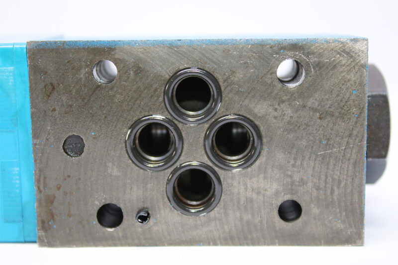 VICKERS DG4V 3 0BL M U H7 60 SOLENOID OPERATED DIRECTIONAL VALVE - Image 8