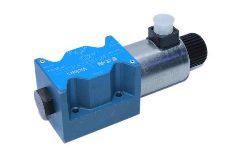 VICKERS DG4V 5 2AJ M U H6 20 SOLENOID OPERATED DIRECTIONAL VALVE - Image 4