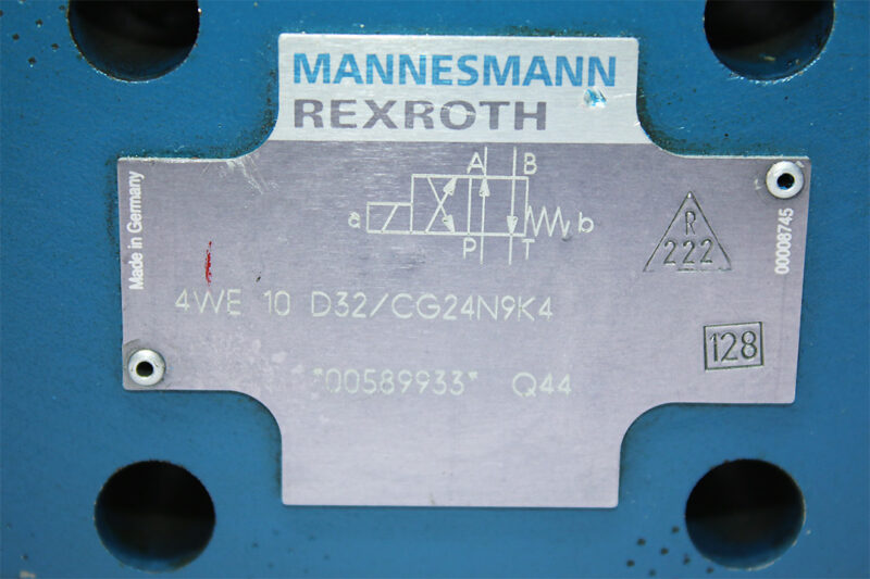 REXROTH R900589933 DIRECTIONAL CONTROL VALVE 4WE10D32/CG24N9K4