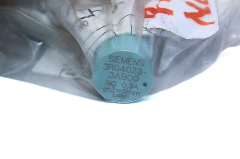 SIEMENS 3RG4023-3AB00 INDUCTIVE SENSOR