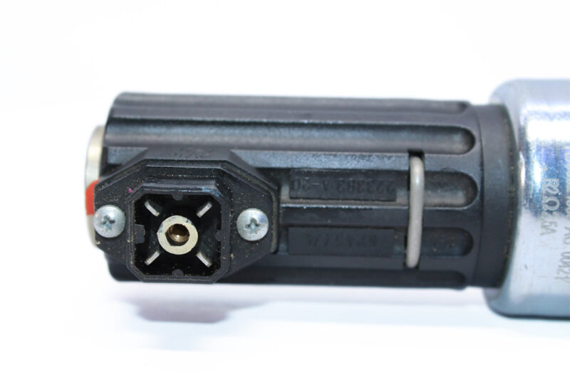 REXROTH R900944121 PROPORTIONAL DIRECTIONAL VALVE 4WRE 6 W16-21/G24K4/V - Image 3