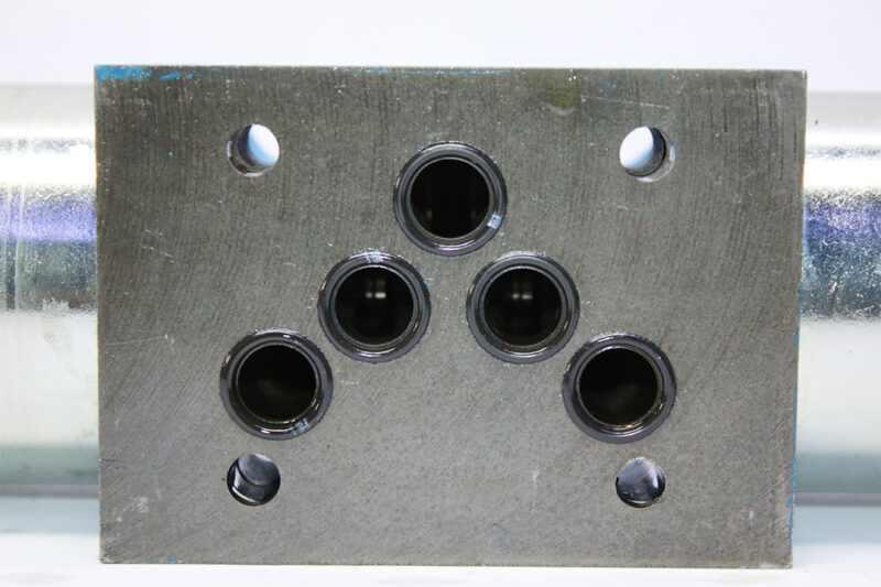 VICKERS DG4V 5 2NJ M U H6 20 SOLENOID OPERATED DIRECTIONAL VALVE - Image 8