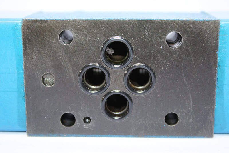 VICKERS DG4V 3S 0C M U C5 60 SOLENOID OPERATED DIRECTIONAL VALVE - Image 6