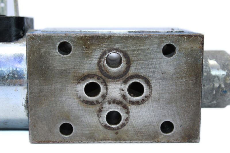 REXROTH R900933643 DIRECTIONAL SPOOL VALVE Z4WE 6 E63-31/EG24K4QMAG24 - Image 4