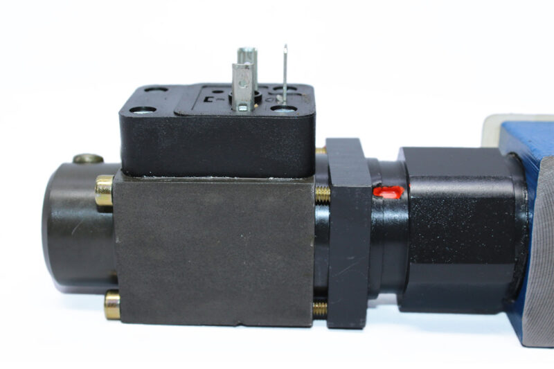 REXROTH R900915963 PROPORTIONAL PRESSURE CONTROL VALVE ZDRE6VP2-10/210MG24K4M - Image 8