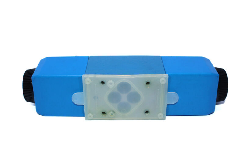 VICKERS DG4V 3 2C M U C6 60 SOLENOID OPERATED DIRECTIONAL VALVE - Image 7