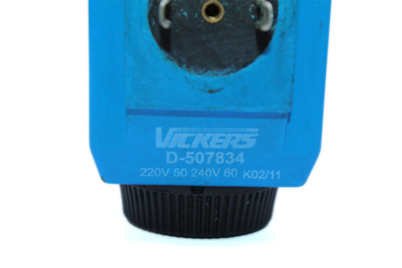VICKERS DG4V 3 6C M U D6 60 SOLENOID OPERATED DIRECTIONAL VALVE - Image 4