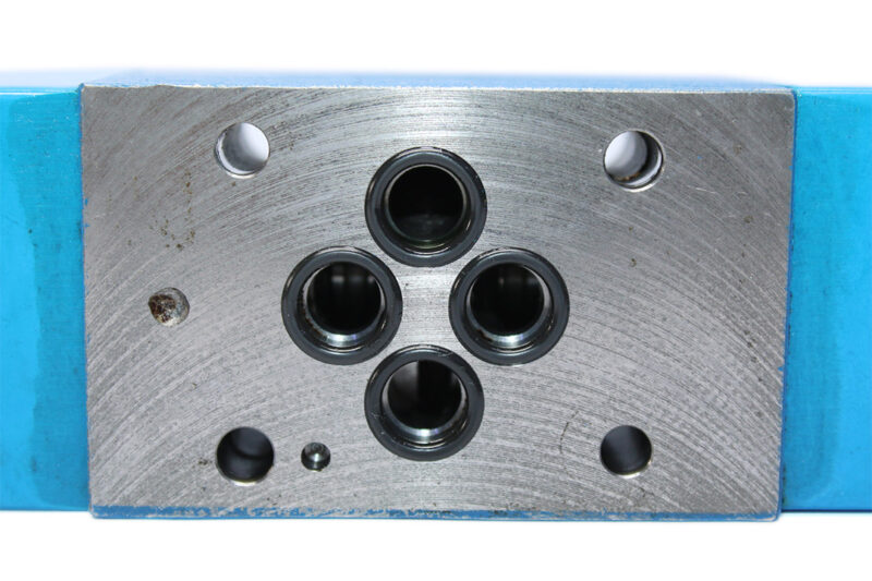 VICKERS DG4V 3 6C M U D6 60 SOLENOID OPERATED DIRECTIONAL VALVE - Image 6