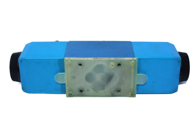 VICKERS DG4V 3 6C M U D6 60 SOLENOID OPERATED DIRECTIONAL VALVE - Image 7