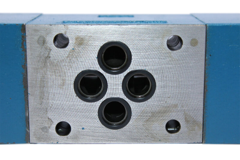 REXROTH R900485172 PROPORTIONAL DIRECTIONAL VALVE 4WRE 6 E32-12/24Z4/M - Image 6