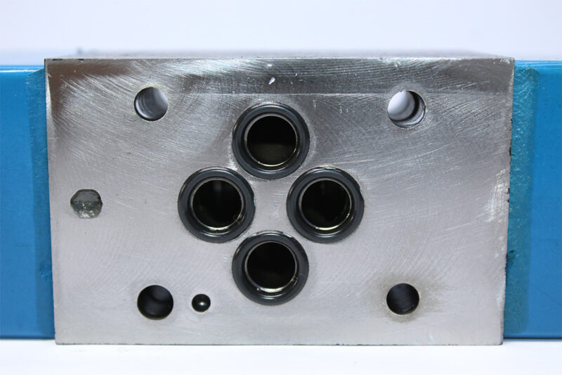 VICKERS DG4V 3 6C M U D6 60 SOLENOID OPERATED DIRECTIONAL VALVE - Image 6