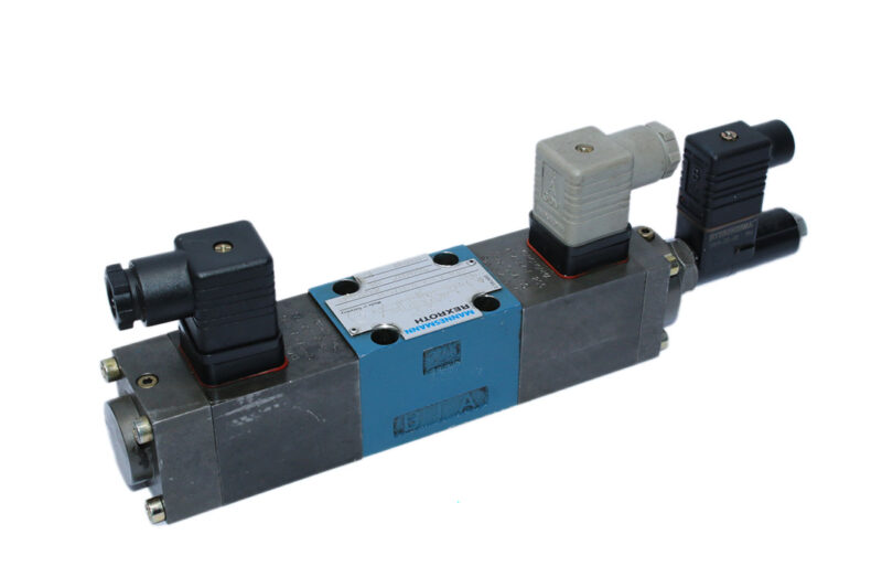 REXROTH R900486227 PROPORTIONAL DIRECTIONAL VALVE 4WRE 6 W16-12/24Z4/M - Image 5