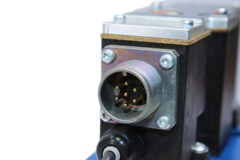 REXROTH R900927233 PROPORTIONAL DIRECTIONAL VALVE 4WREE10W75-23/G24K31/A1V - Image 4