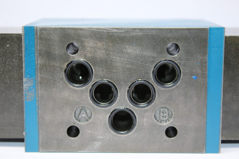 REXROTH R900495391 PROPORTIONAL DIRECTIONAL VALVE 4WRE10W32-13/24Z4/M - Image 8