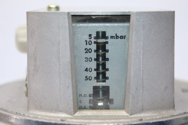 HONEYWELL C6045D 1019 GAS AIR PRESSURE SWITCH - Image 7