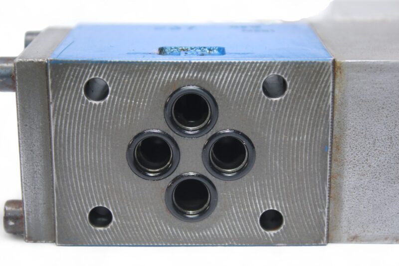 REXROTH 0 811 404 601 SERVO SOLENOID DIRECTIONAL CONTROL VALVE 4WRPEH 6 C3 B12L-2X/G24K0/A1M - Image 6