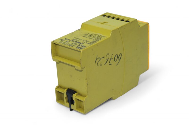 PILZ	PNOZ XV2 2S 2SZ SAFETY RELAY 774500 - Image 4