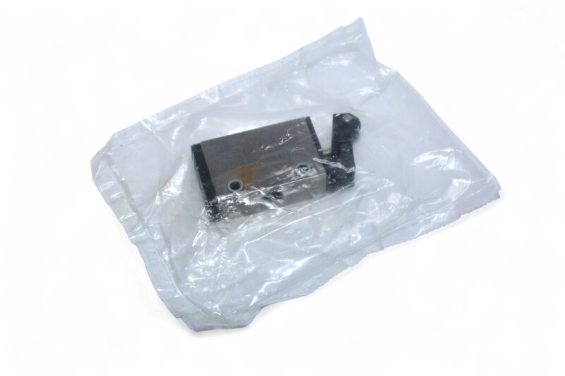 AVENTICS 0820 402 002 ROLLER LEVER VALVE - Image 3